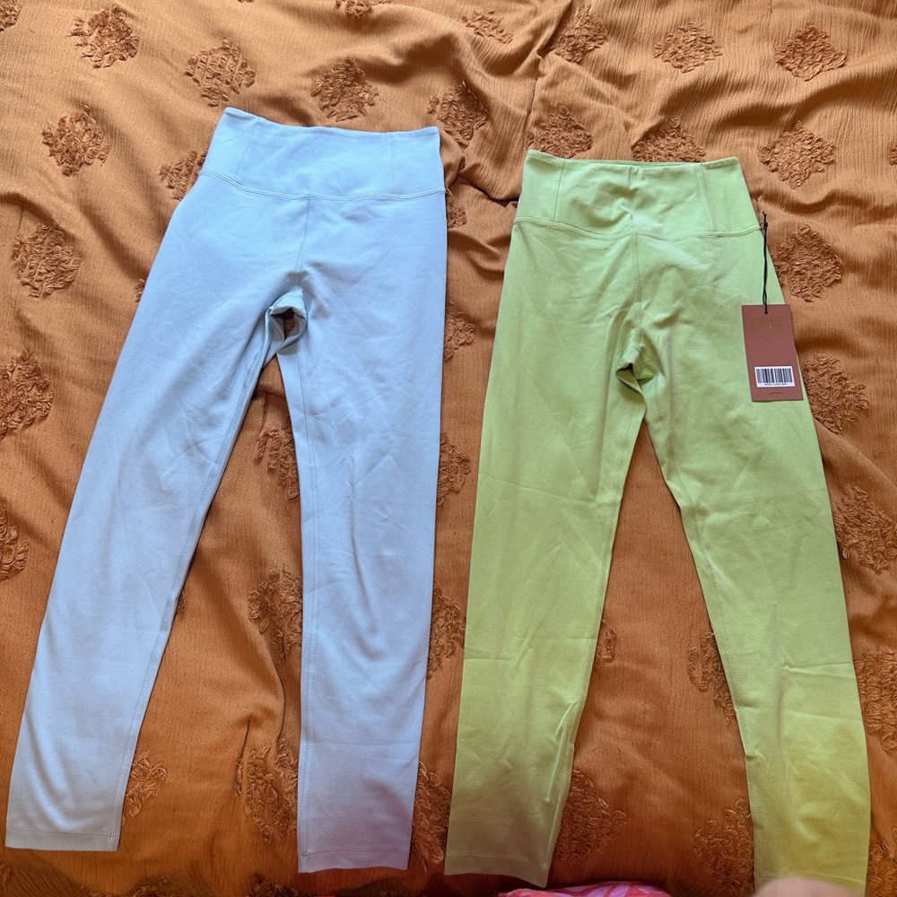 girlfriend collective Women’s Leggings in Light Blue & Lime